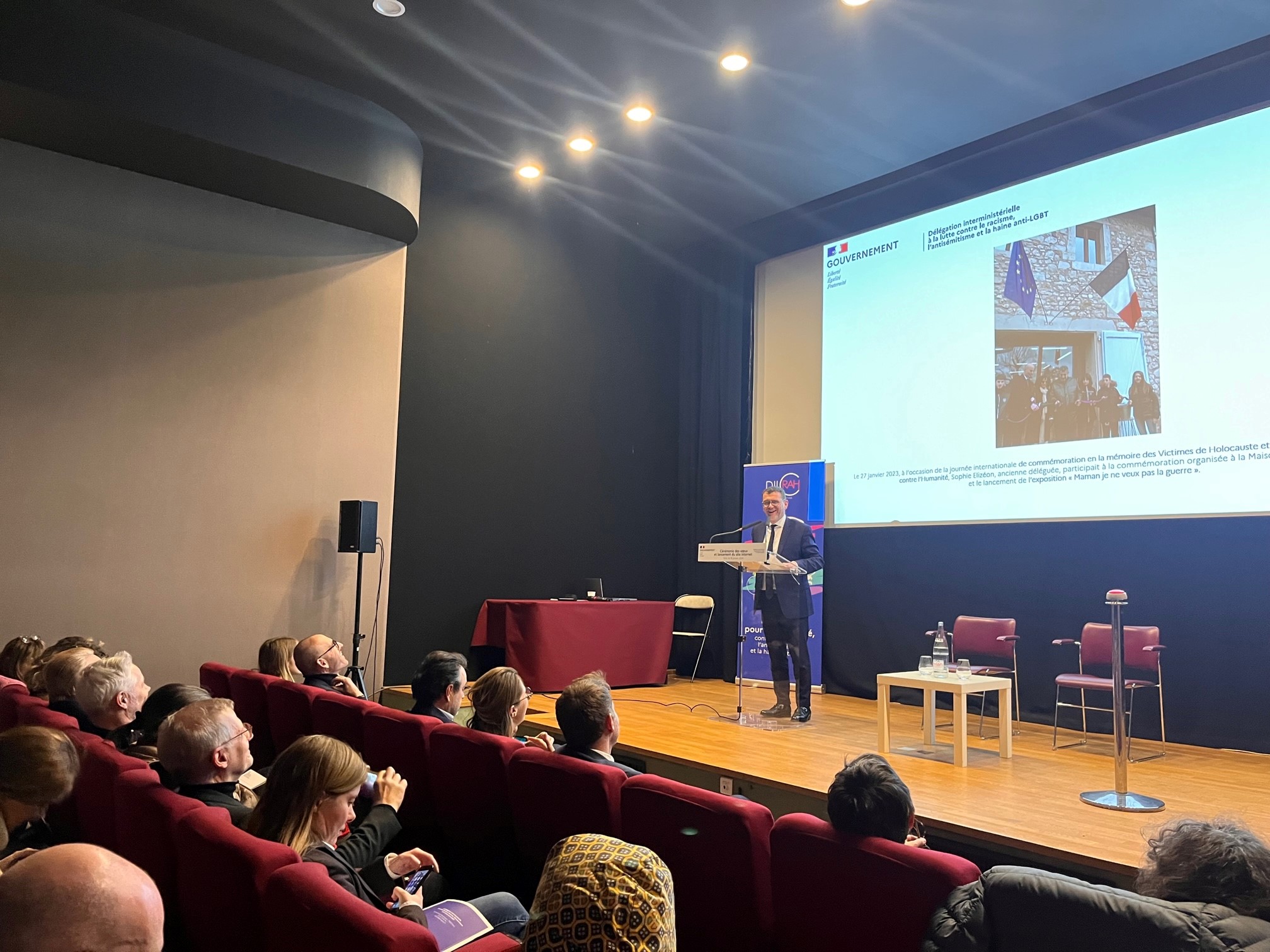 Photo d'Olivier Klein lors de son discours à la cérémonie des voeux 2024 de la DILCRAH